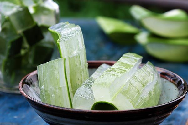 Có ngay mỹ phẩm handmade xịn sò bằng cách đông đá sữa tươi, cà chua