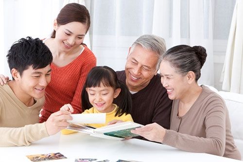 Có ông ngoại, con gái ở cữ không phải động tay việc gì