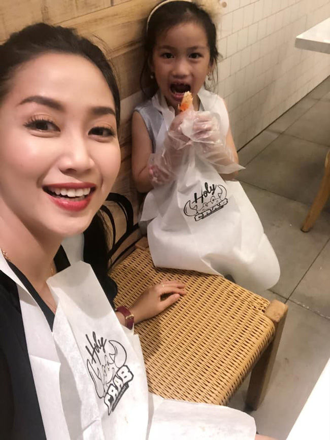 Sao dạy con: Ốc Thanh Vân chiều ý con, Thủy Tiên cực nghiêm khắc
