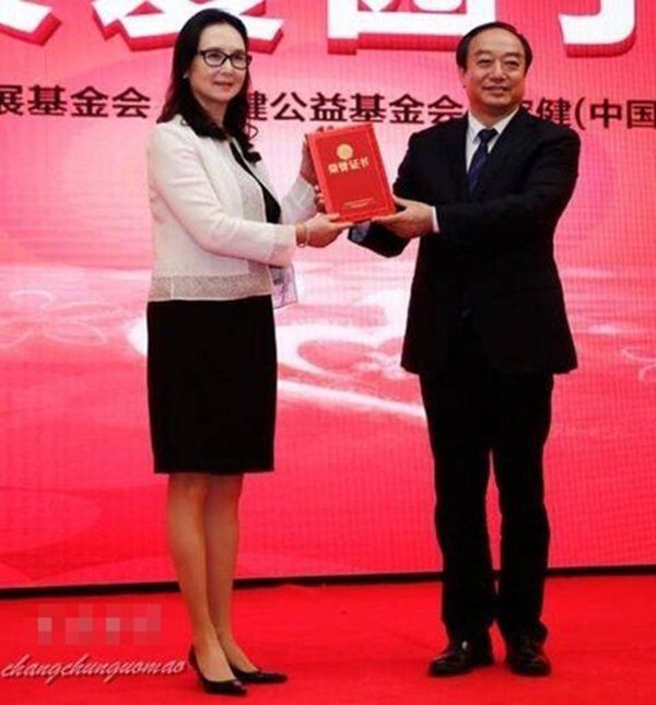Hằng Nga Khâu Bội Ninh và cuộc sống doanh nhân giàu có