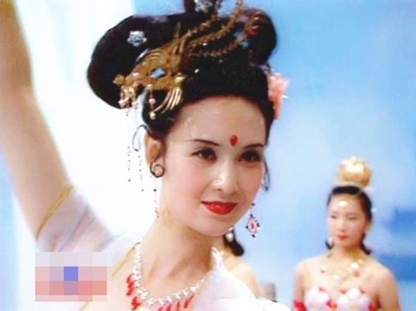 Hằng Nga Khâu Bội Ninh và cuộc sống doanh nhân giàu có