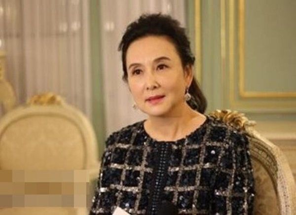 Hằng Nga Khâu Bội Ninh và cuộc sống doanh nhân giàu có