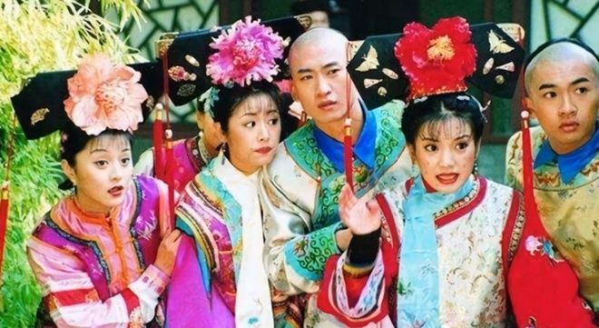Dàn diễn viên Hoàn Châu Cách Cách bị chỉ trích khi liên tục hội ngộ