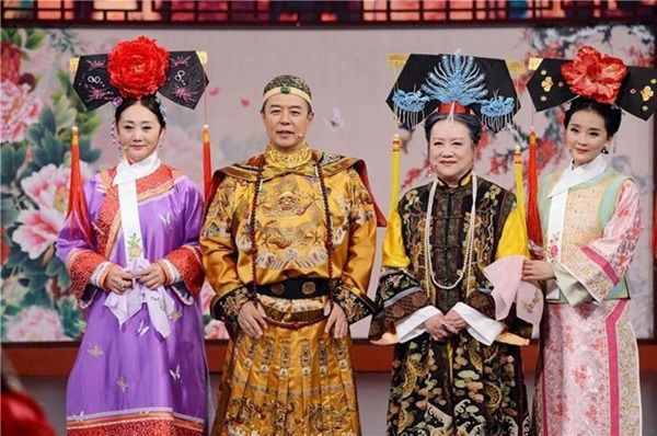 Dàn diễn viên Hoàn Châu Cách Cách bị chỉ trích khi liên tục hội ngộ