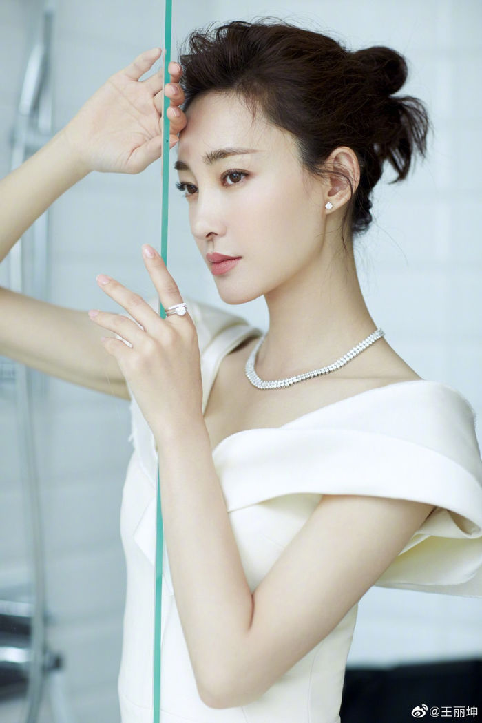 So kè nhan sắc của Top 5 minh tinh xinh đẹp nhất Cbiz