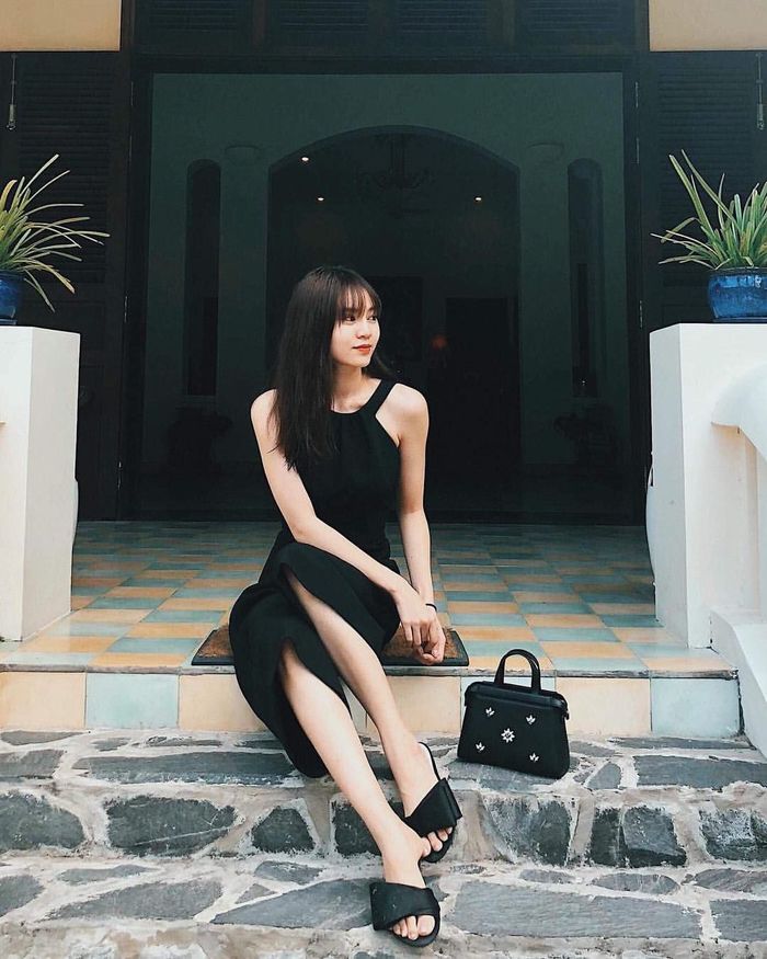 Dáng ngồi sao Việt: Người được khen giản dị, kẻ nhận cơn mưa gạch đá