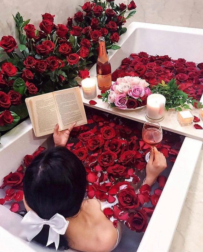 Đạo diễn Lê Hoàng: Valentine là ngày dài như cả thế kỷ lại thừa thãi