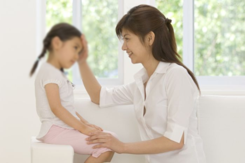 Cãi nhau, dạy con khi có người lạ, con không ngoan lại càng ương bướng