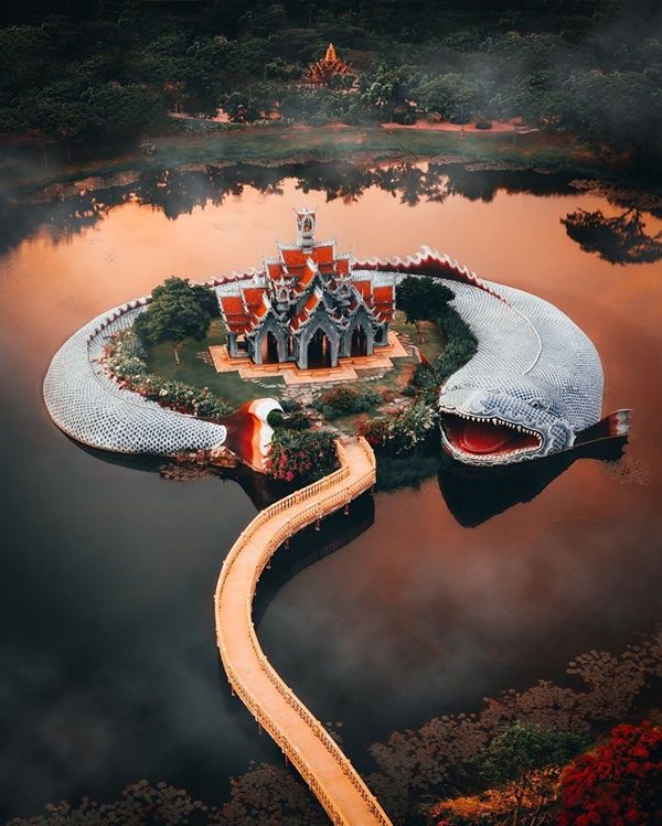 Đền Wat Samphran, hang động Batu... địa điểm sống ảo độc đáo ở châu Á