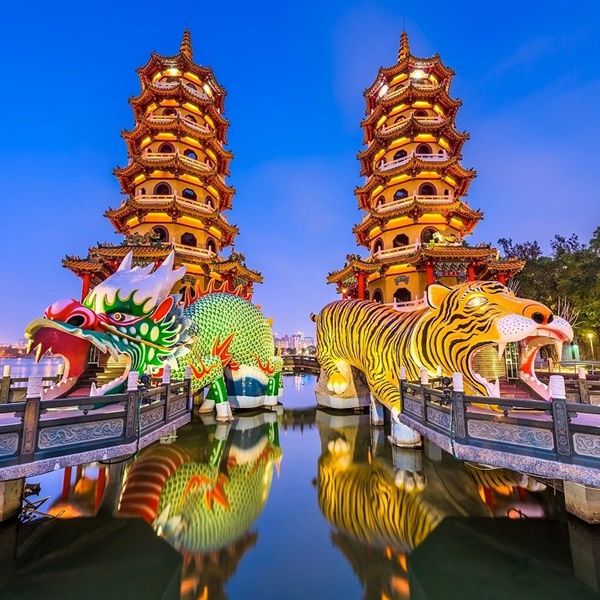 Đền Wat Samphran, hang động Batu... địa điểm sống ảo độc đáo ở châu Á
