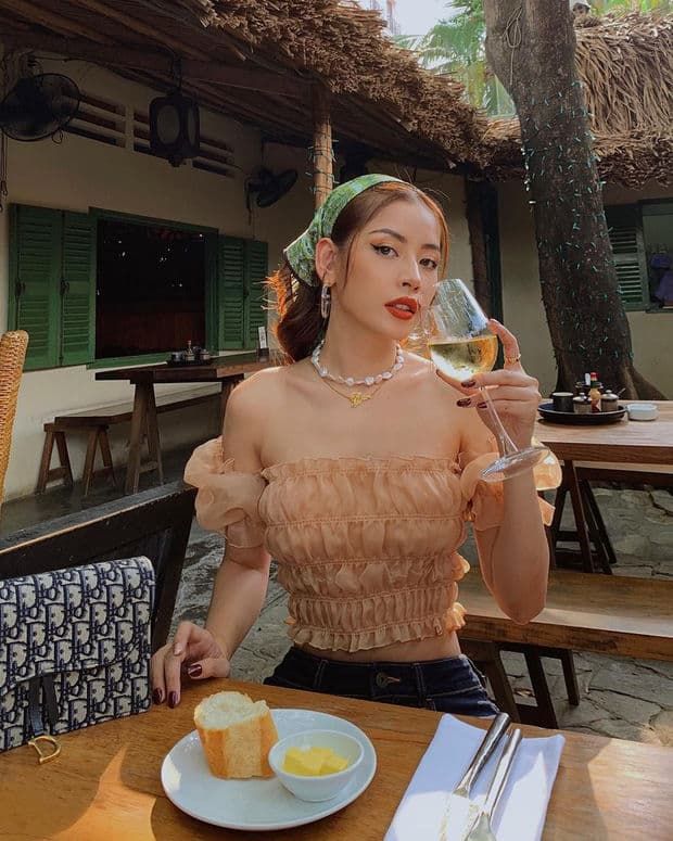 Đỉnh như Chi Pu: Lấy khăn làm áo mà vừa đẳng cấp lại không hớ hênh