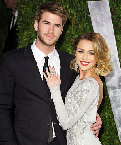 Dự chung sự kiện hậu ly hôn: Miley Cyrus thả rông, Liam trầm ngâm