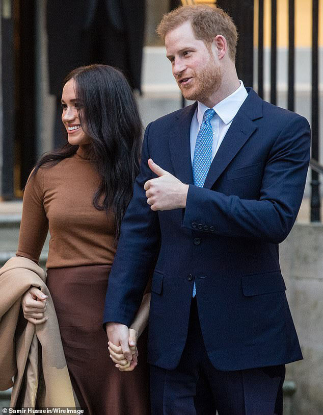 Dù Mỹ hay Canada, vợ chồng Meghan đi đâu cũng bị hắt hủi