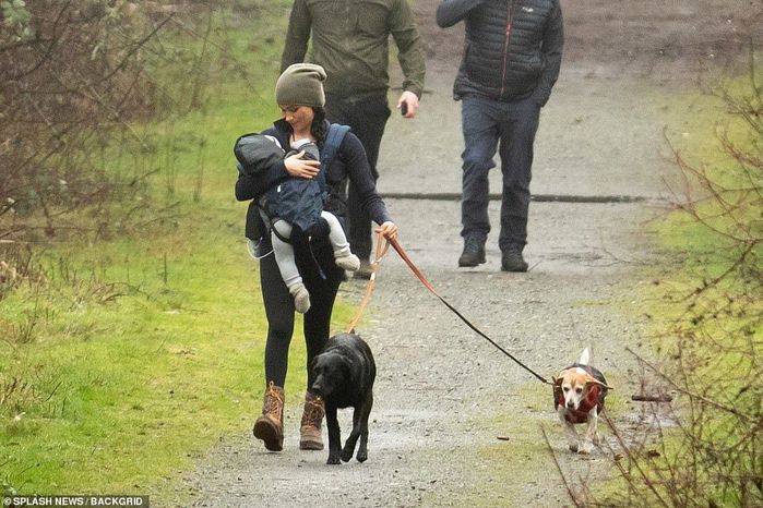 Dù Mỹ hay Canada, vợ chồng Meghan đi đâu cũng bị hắt hủi