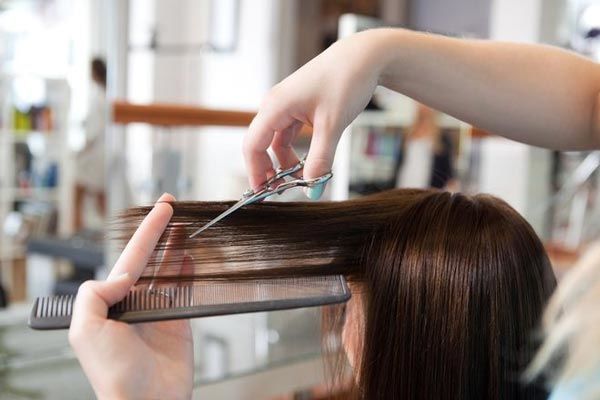 Cắt ngắn một chút, làm như mẫu - kiểu gì cũng bị thợ hại hư mái tóc