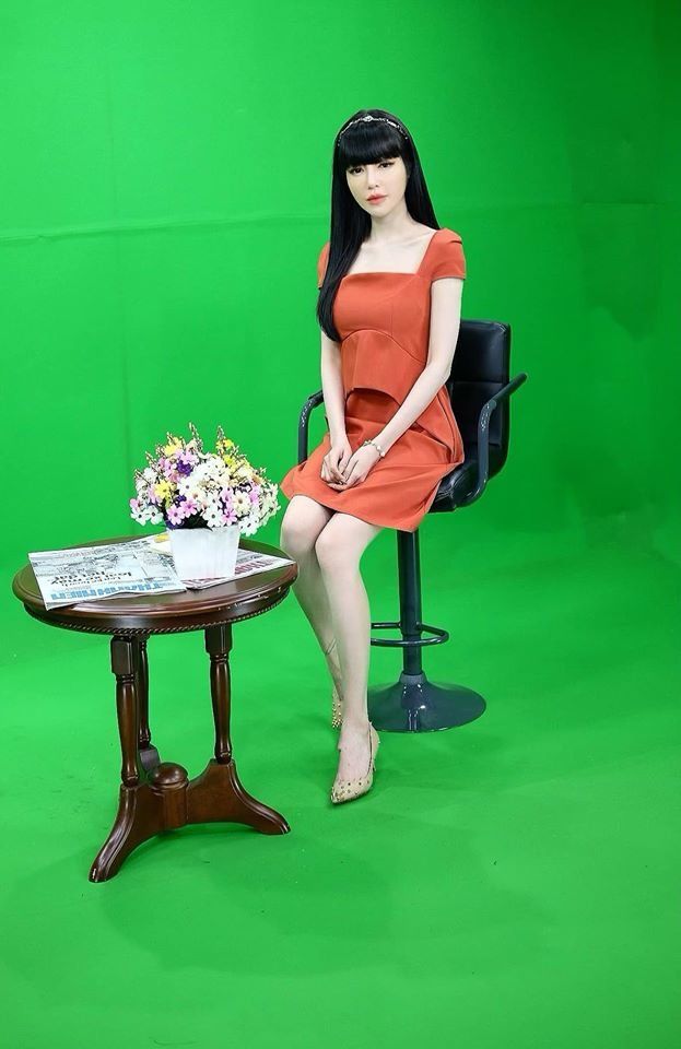 Elly Trần ngầm xác nhận đã đường ai nấy đi với chồng ngoại quốc