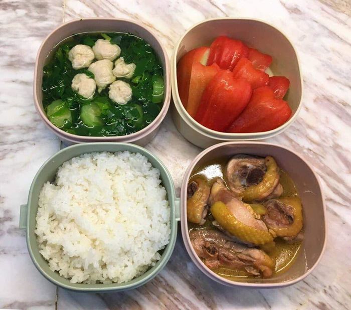 Mẹ bỉm sữa chuẩn bị cơm cho chồng: đa dạng món, trình bày đẹp mắt