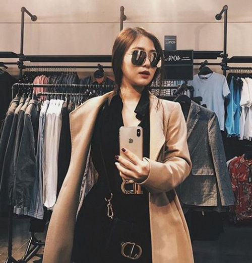 Con gái Quyền Linh xinh như Hoa khôi, Đông Nhi tựa vào ông xã để ngủ
