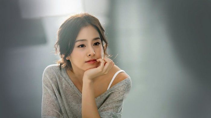Nhan sắc của Kim Tae Hee khi bị chụp lén khiến fan giật mình
