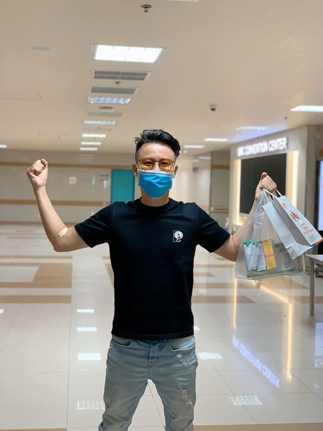 Giữa dịch nCoV: Hoàng Bách, Tuấn Hưng đi hiến máu
