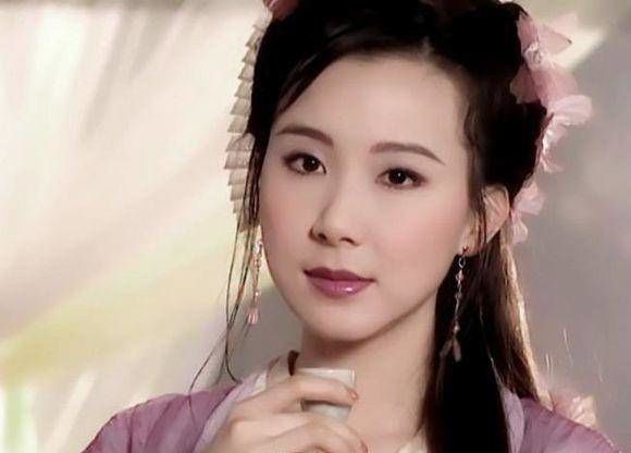 Mê mẩn nhan sắc tuổi U60 của biểu tượng sắc đẹp xứ Đài Tiêu Tường
