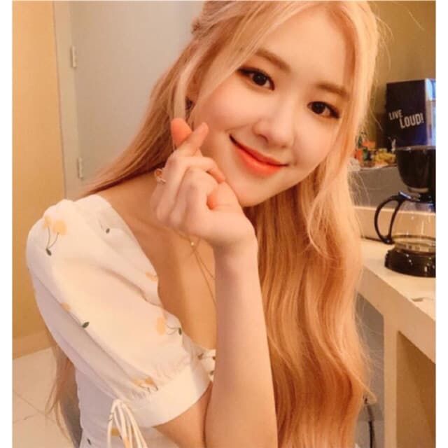 Hé lộ bí mật làm nên làn da như em bé của Rosé: Dùng súp chân gà