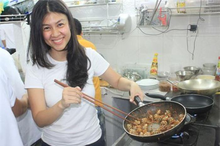 Hoài Lâm, Xuân Mai... cuộc sống khó khăn, phải làm nghề khác mưu sinh