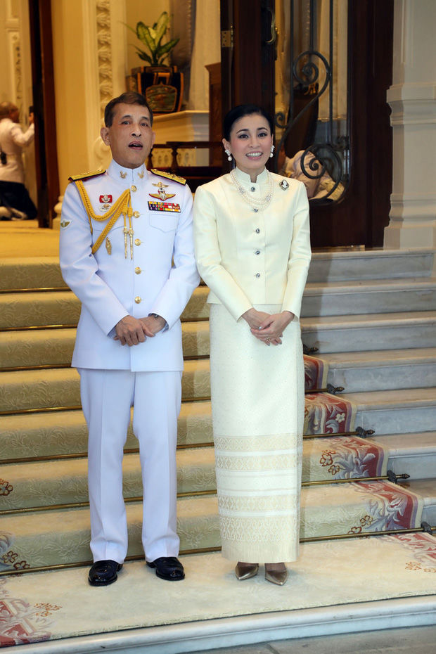 Hoàng hậu Thái Lan ngày càng xinh đẹp và ghi điểm trước công chúng
