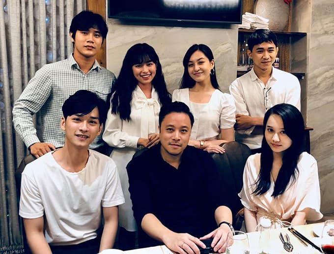 Hoàng Thùy Linh hội ngộ Hasley, vợ chồng Trấn Thành chụp ảnh lầy lội