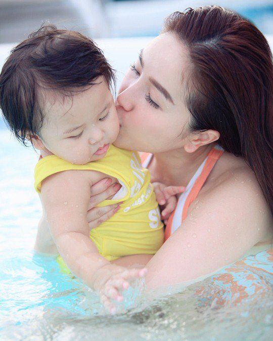 Hội cháu gái sao Việt: Cháu Ninh Dương Lan Ngọc xinh như thiên thần