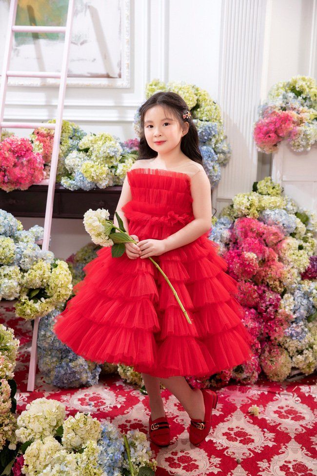 Hội cháu gái sao Việt: Cháu Ninh Dương Lan Ngọc xinh như thiên thần