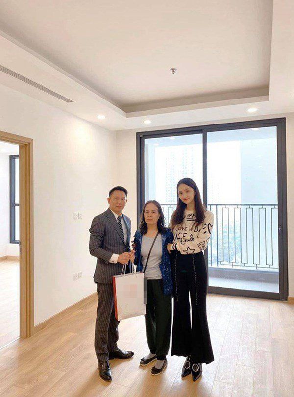 Hội sao nữ Việt mua nhà tiền tỷ báo hiếu cha mẹ trước khi xuất giá