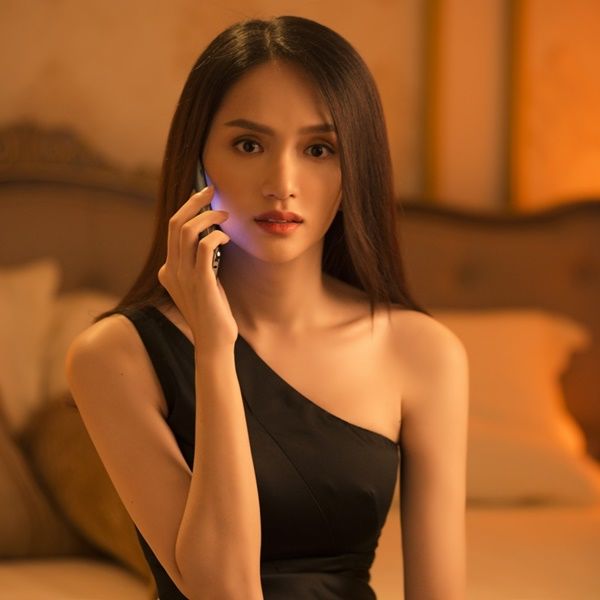 Hương Giang quyến rũ trong MV mới nhưng lại để lộ điểm nhạy cảm