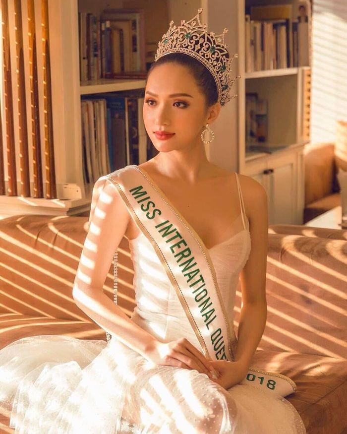 Hương Giang xuất sắc trở thành Hoa hậu chuyển giới có follow cao nhất
