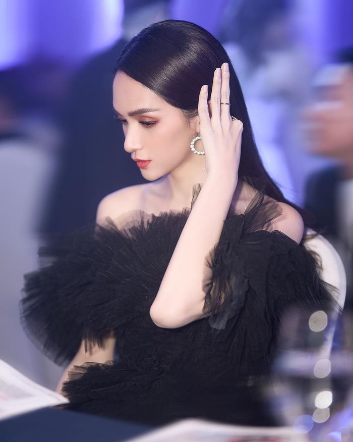 Hương Giang xuất sắc trở thành Hoa hậu chuyển giới có follow cao nhất