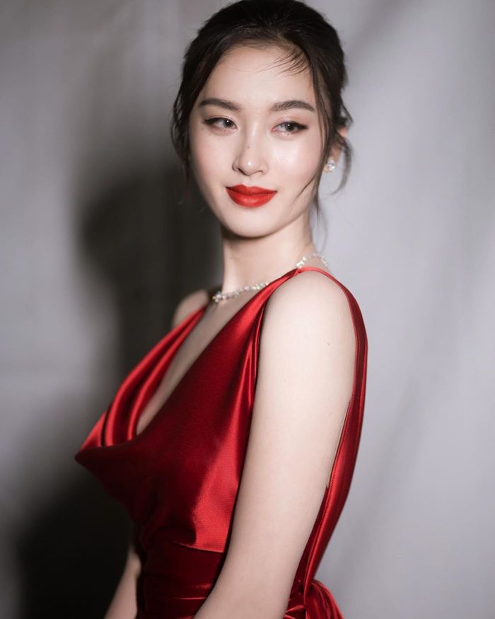 Hương Giang xuất sắc trở thành Hoa hậu chuyển giới có follow cao nhất