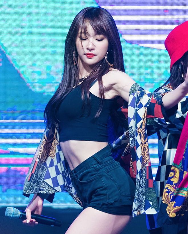 Jennie và 5 nữ idol sở hữu body “gây mê” với cơ bụng số 11 săn chắc