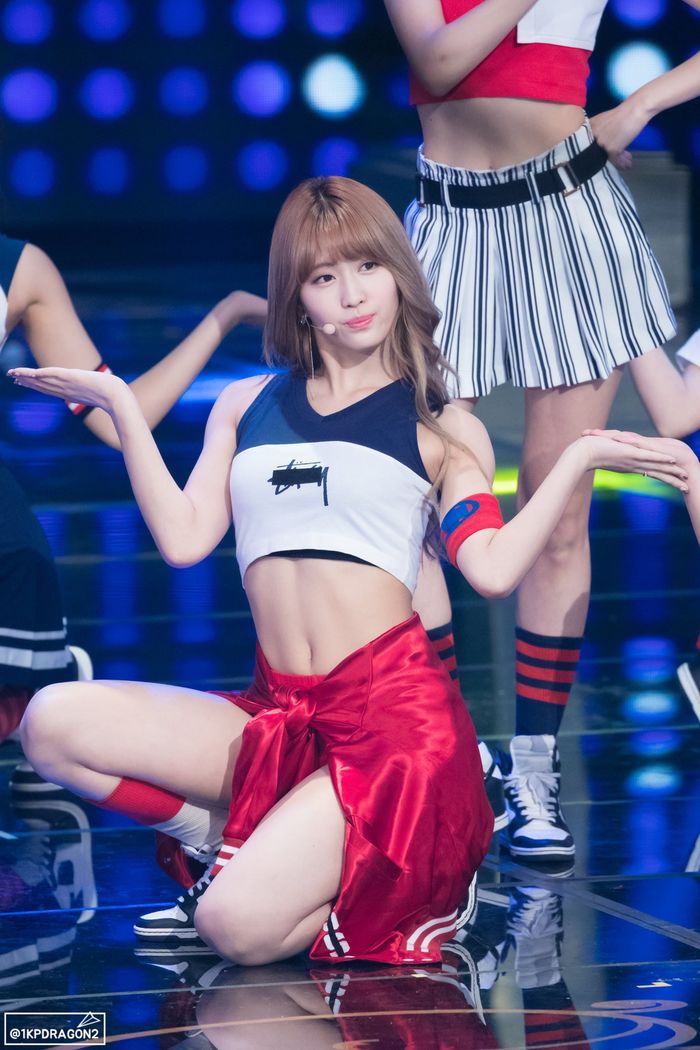 Jennie và 5 nữ idol sở hữu body “gây mê” với cơ bụng số 11 săn chắc