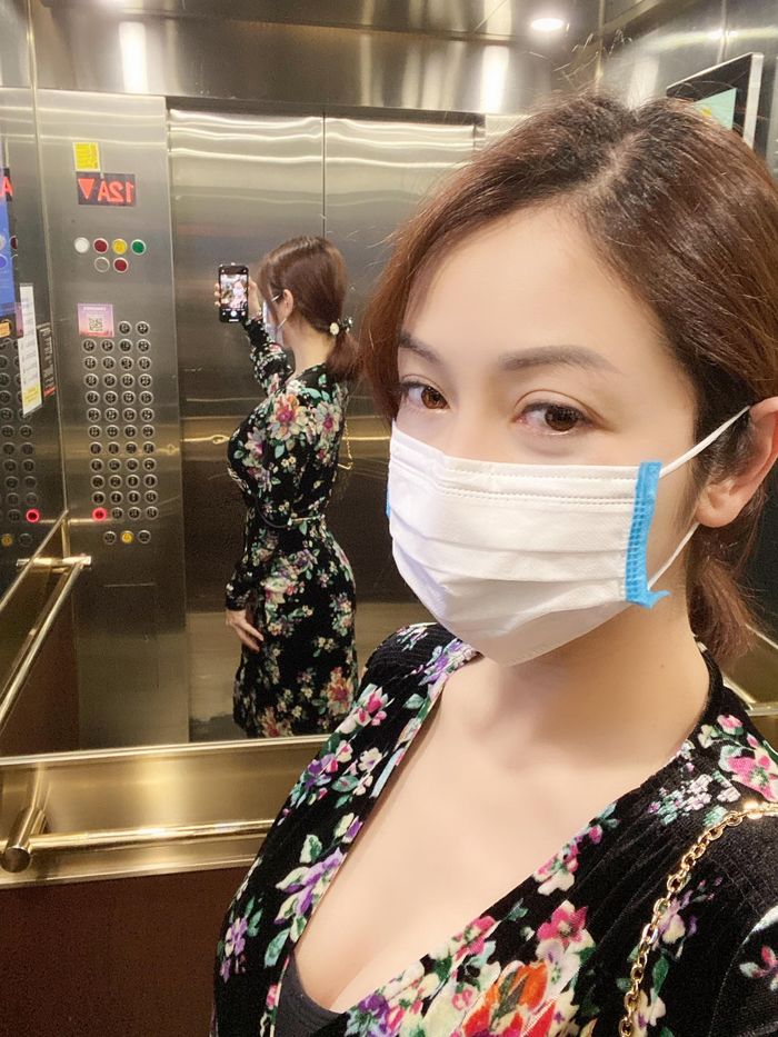 Jennifer Phạm gây sốt với thân hình chữ S sau khi sinh con lần thứ tư