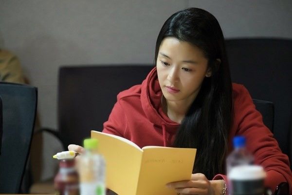 Jeon Ji Hyun khiến CĐM điên đảo khi xuất hiện trong bộ ảnh mới