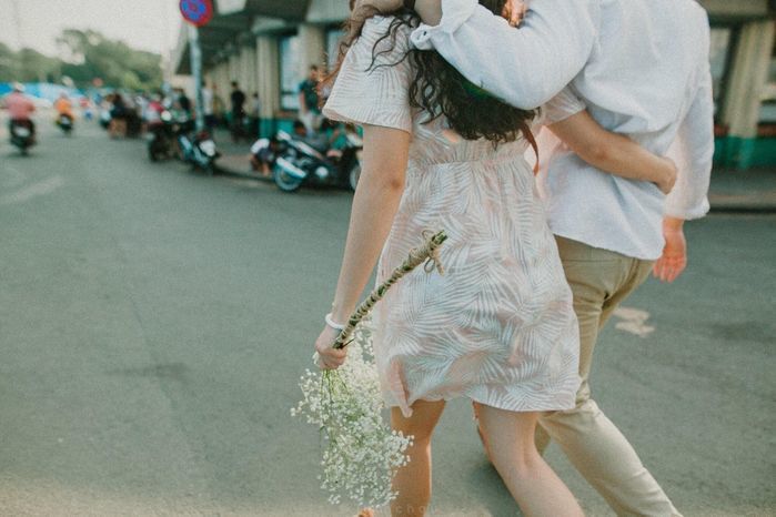 Em nói, anh sợ em đòi hỏi nhiều, nhưng em xứng đáng được bao nhiêu?