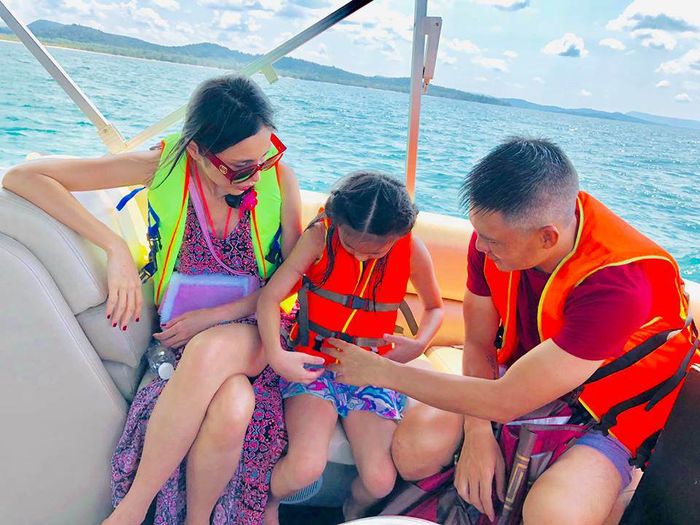 Sao dạy con: Ốc Thanh Vân chiều ý con, Thủy Tiên cực nghiêm khắc