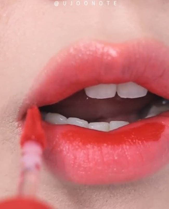 Kiểu son nàng chớ bỏ qua dịp Valentine: Đỉnh nhất là son có vỏ như túi