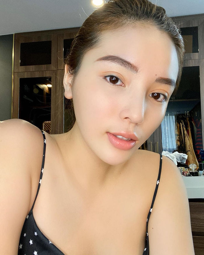 Hà Hồ - Kim Lý tình tứ, Ngọc Trinh hẹn hò với bạn trai giấu mặt