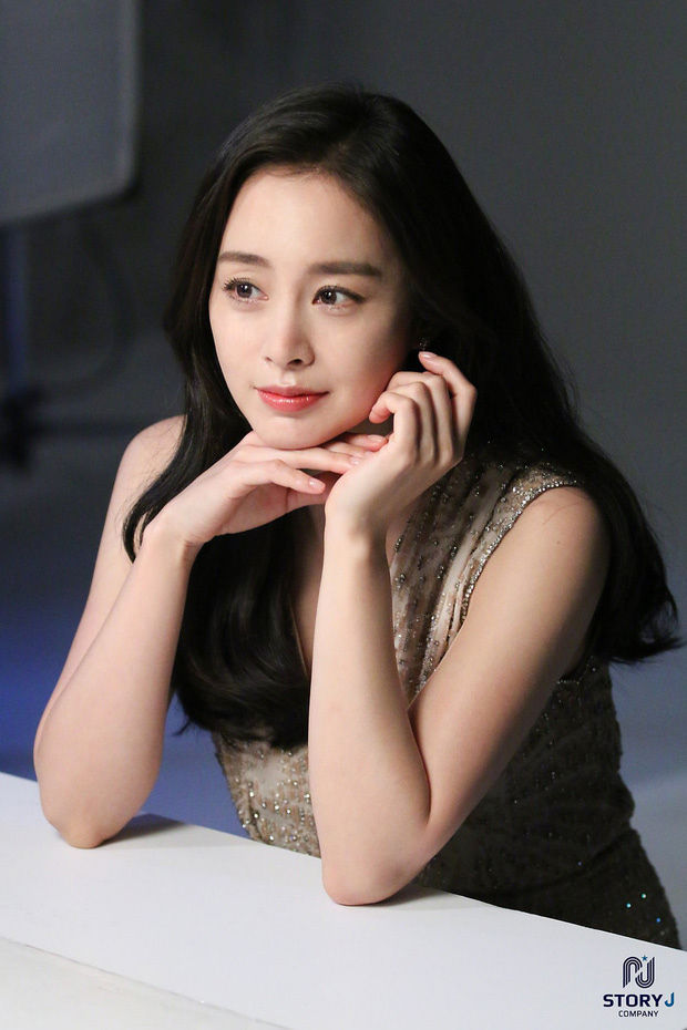 Kim Tae Hee lần đầu chụp ảnh quảng cáo sau sinh: Nhan sắc gây sốt