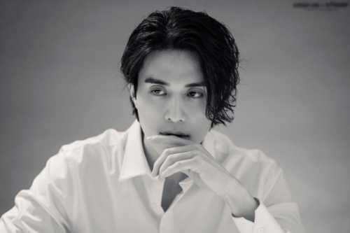 Lee Dong Wook tạo dáng trong nước, CĐM: Chết chìm với nhan sắc này