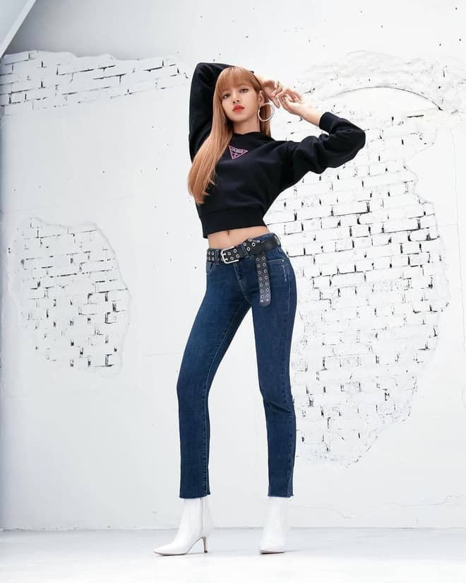 Đôi chân đẳng cấp của Lisa, Sowon,... vừa dài vừa thon như cực phẩm