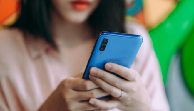Lương 6 triệu xài điện thoại xịn, người trẻ quen với lối sống nợ nần