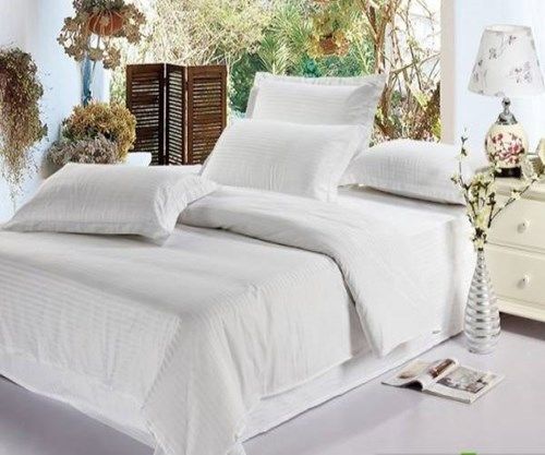 Hầu hết các khách sạn toàn sử dụng ga trắng, không dùng gối ôm