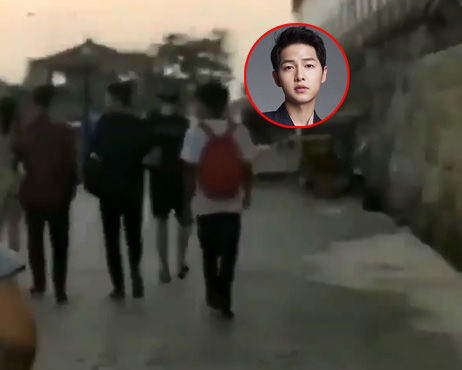 Mặc kệ tin đồn tái hôn, Song Hye Kyo tái xuất với tóc xoăn xù lạ lẫm